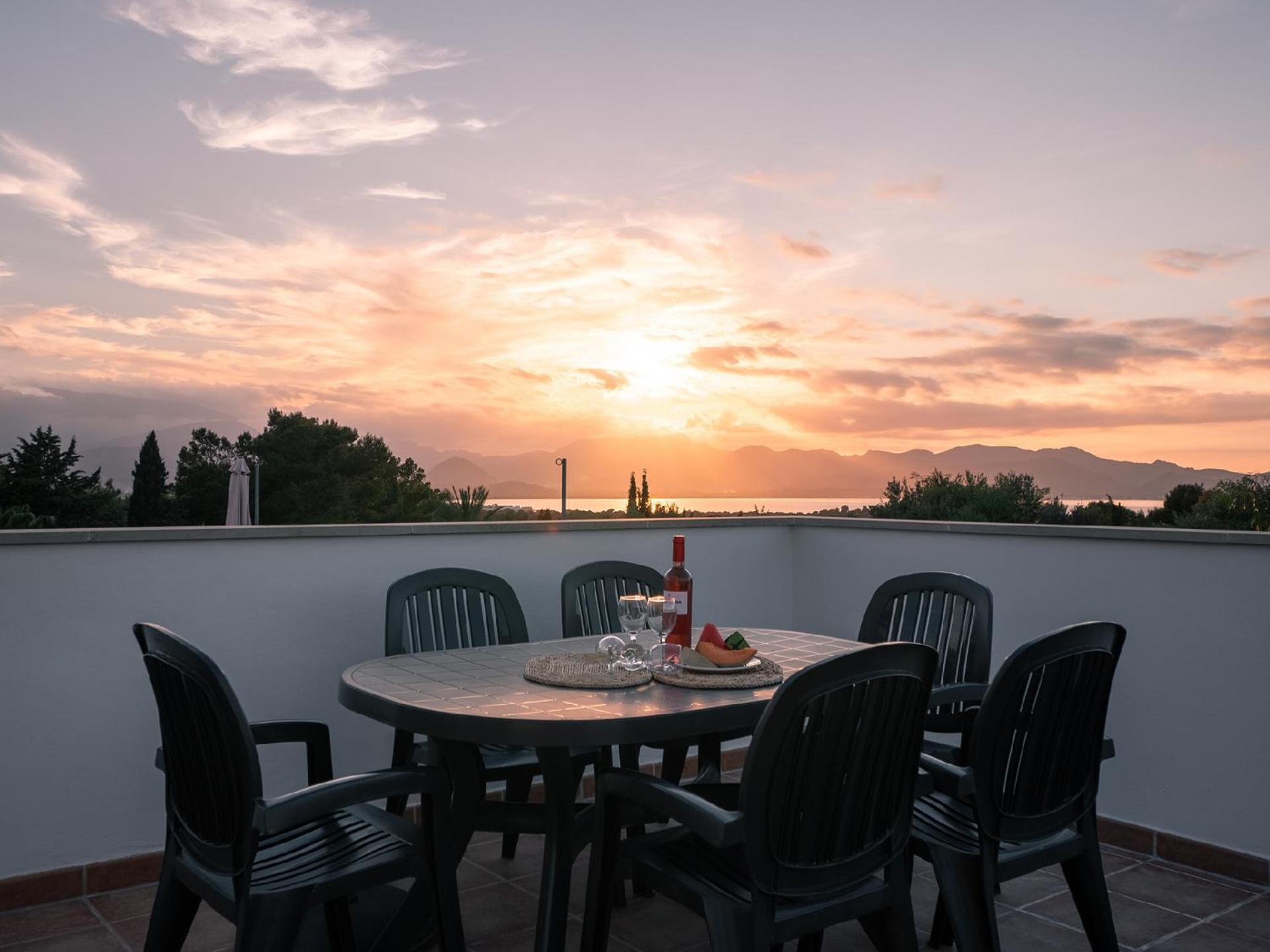 Ferienvilla, Mit Pool, Grosser Terrasse Und Atemberaubenden Meerblick U Bergblick Ferienhaus *