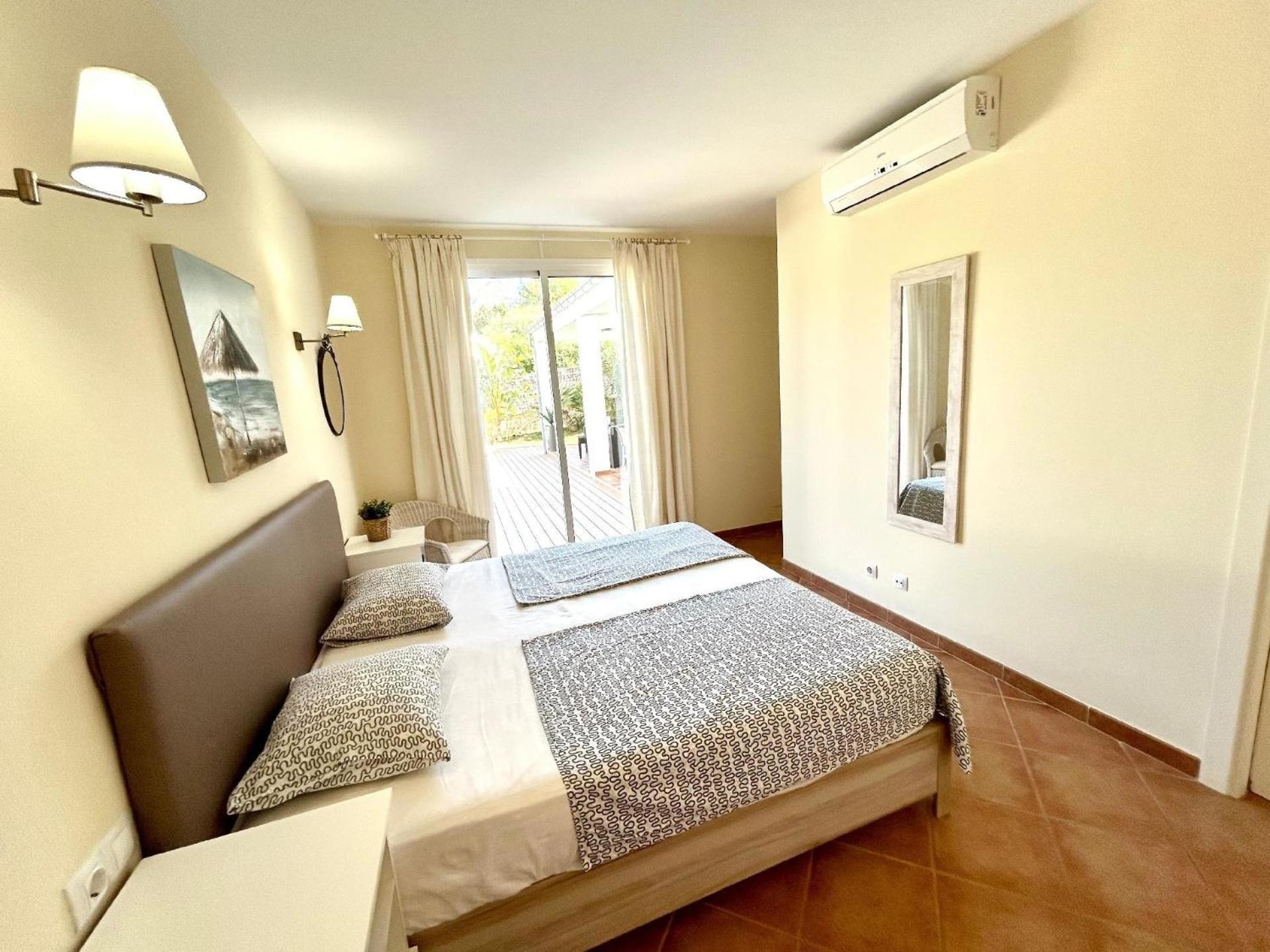 Ferienvilla, Mit Pool, Grosser Terrasse Und Atemberaubenden Meerblick U Bergblick Ferienhaus Alcúdia